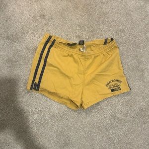 Classic Vintage Abercrombie shorts. Yellow and navy. Small.